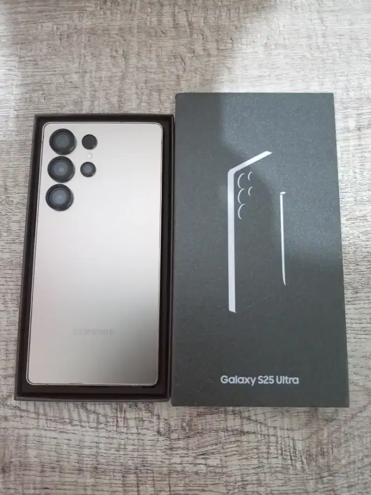 Samsung S25 Ultra 12/256gb Sein