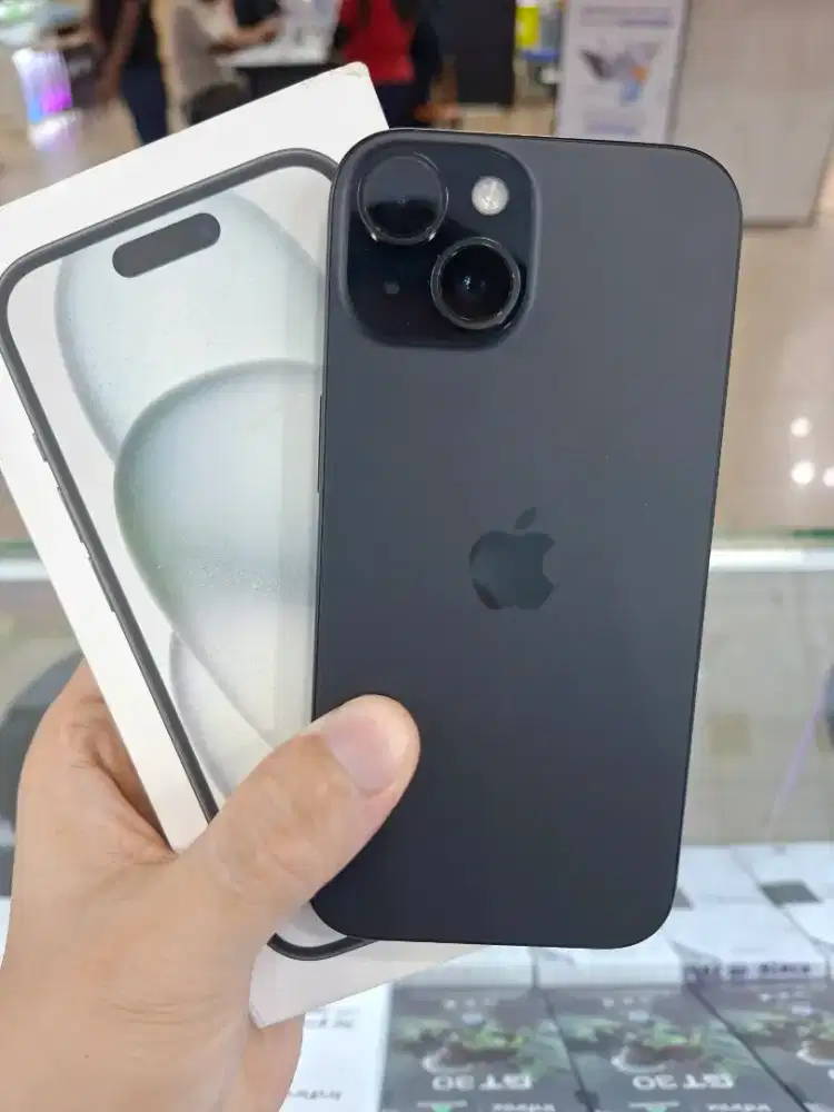Iphone 15 128gb garansi ibox sampai okt 2026