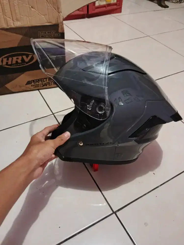 Helm HRV Size M Baru – Kondisi Mulus