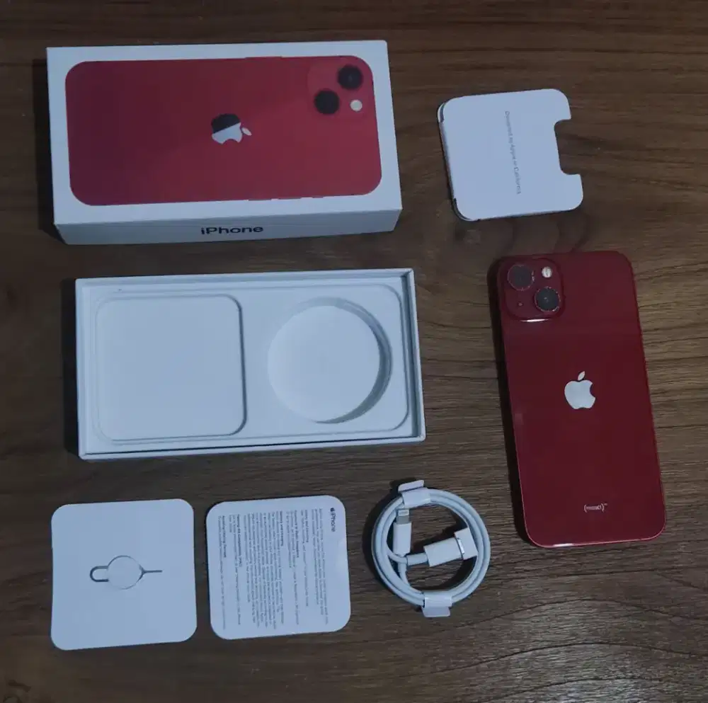 iPhone 13 Merah