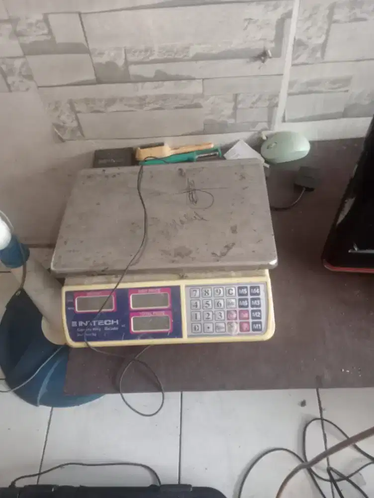 Timbangan laundry dan buah normal