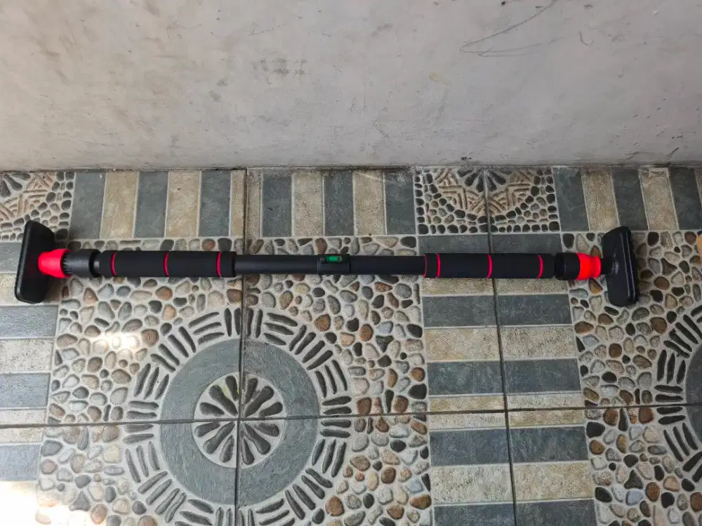 Pull up bar door 90 - 130 cm