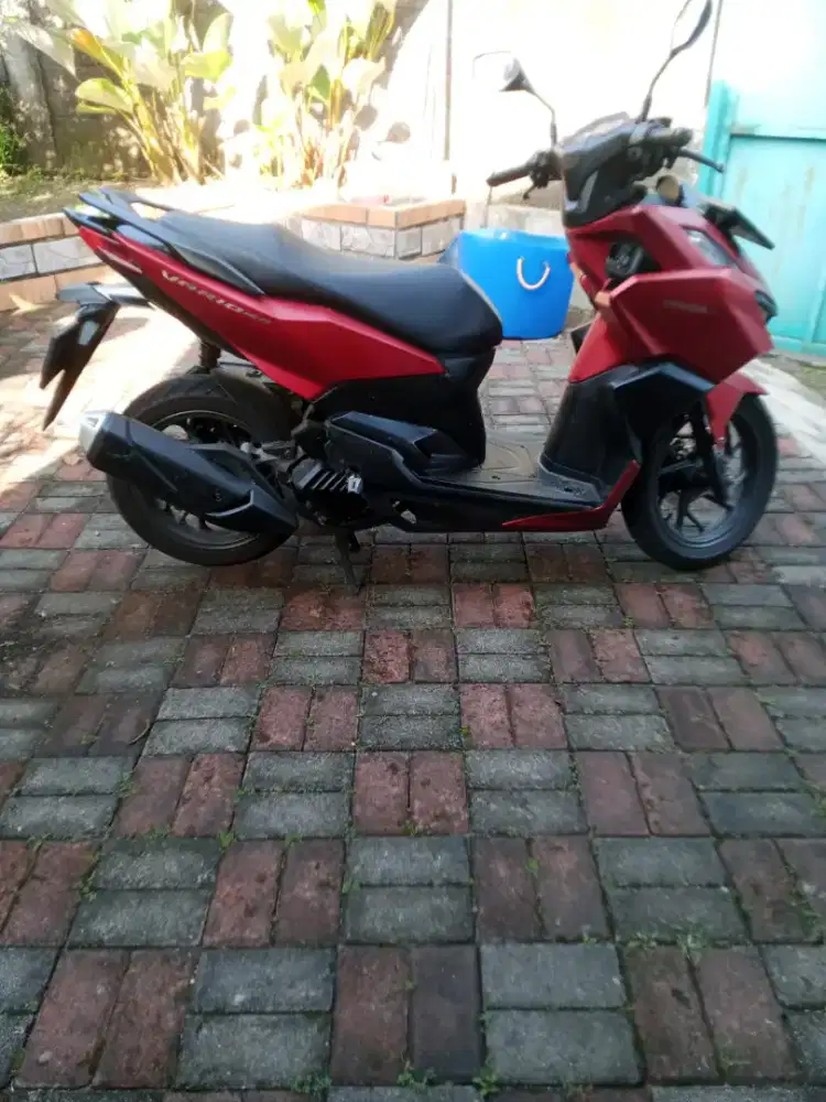 Vario 160 CBS warna merah