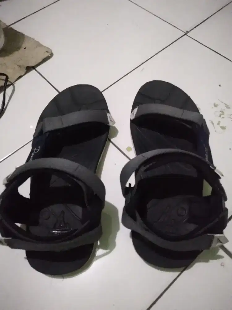 Sendal gunung merk reward