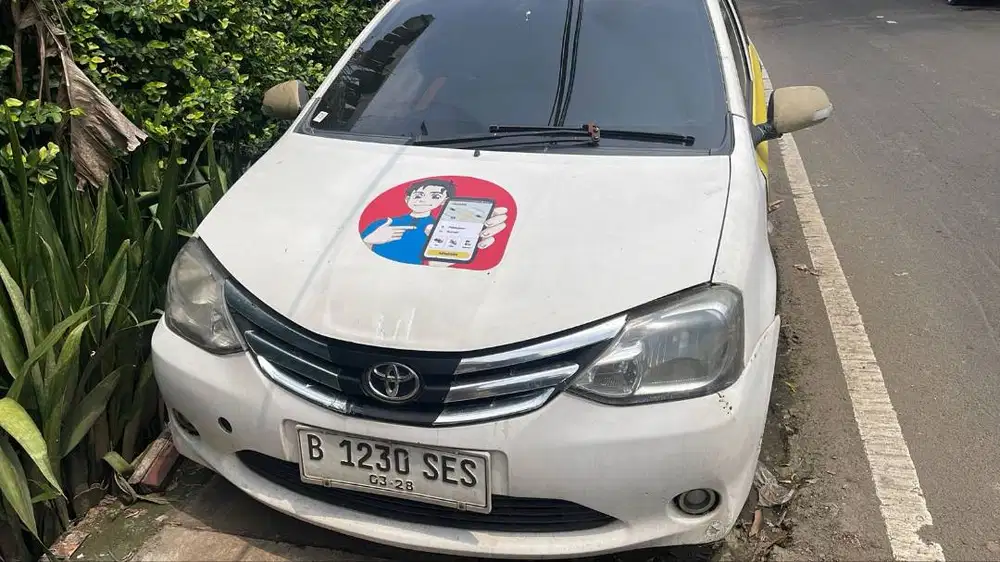 Toyota Etios liva 1.5 M/T sedan ATAS NAMA PRIBADI