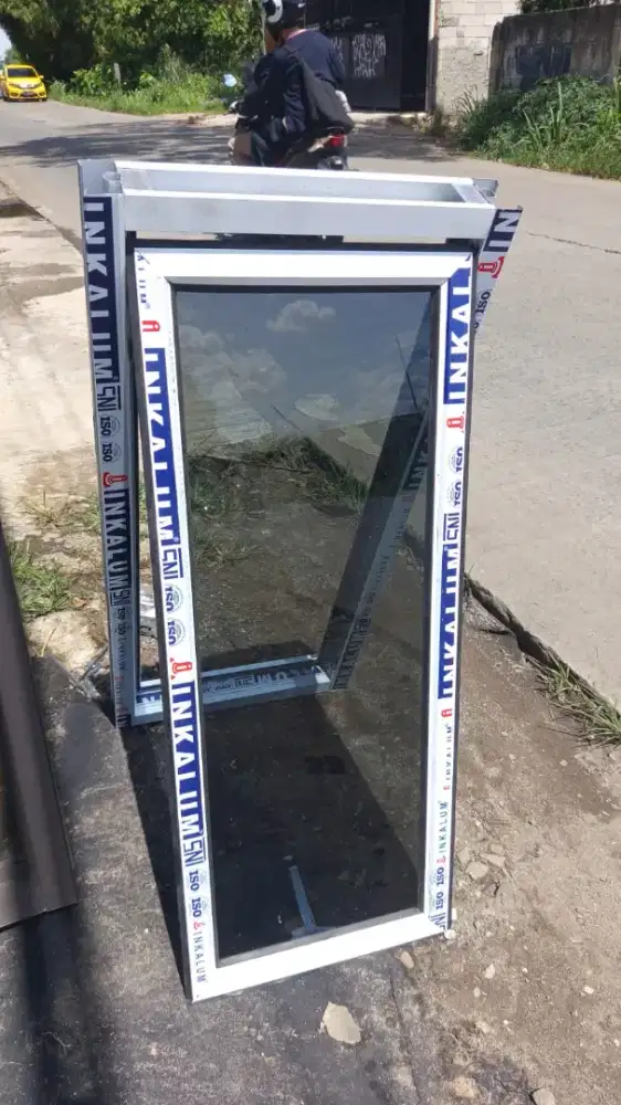 Jendela Alumunium Casement Putih