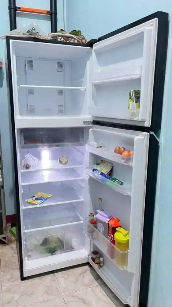 Kulkas panasonic 324 liter