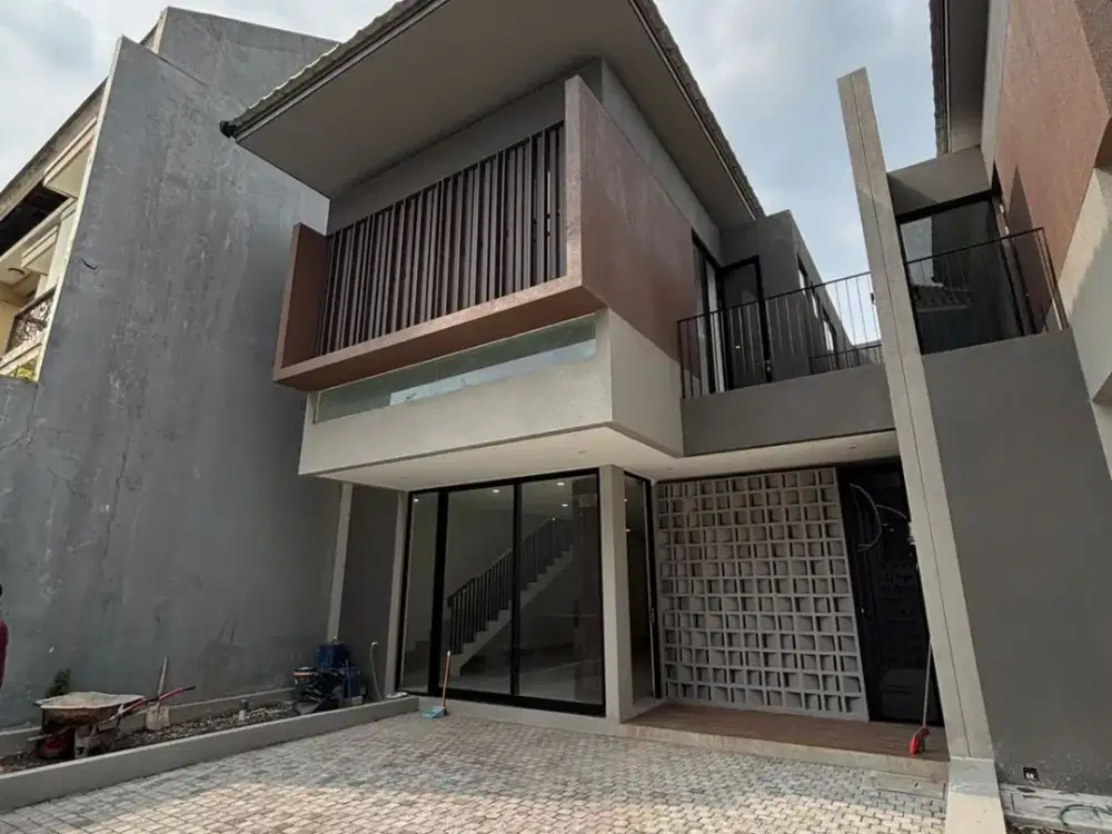 Termewah di Mulyosari! Rumah Premium!