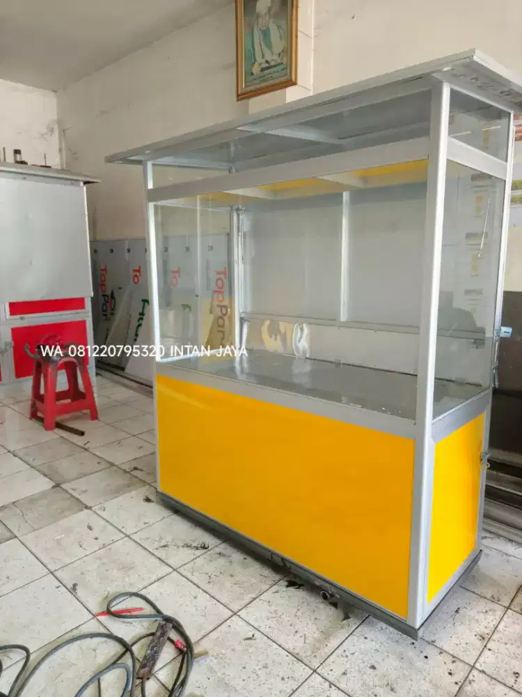 Jualan rujak mangkal