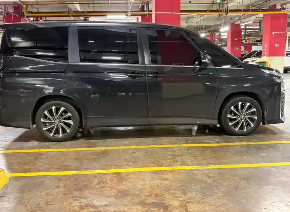 Toyota Voxy 2022 Bensin