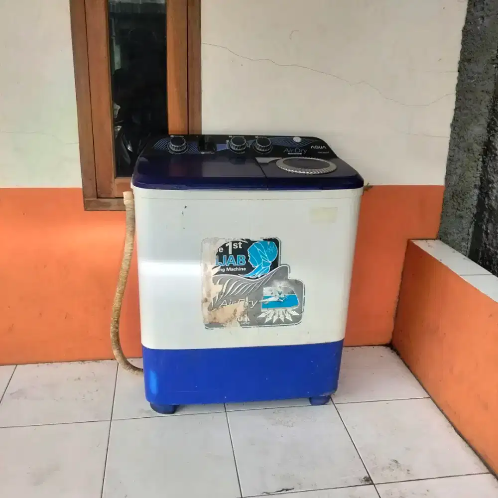 Di jual mesin cuci merk Aqua ,seken 8 kilo