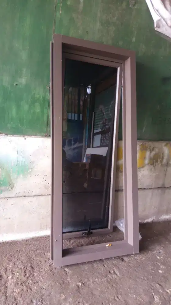 Jendela Alumunium Casement Coklat