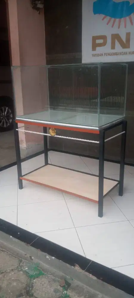 akuarium 80 + meja besinya