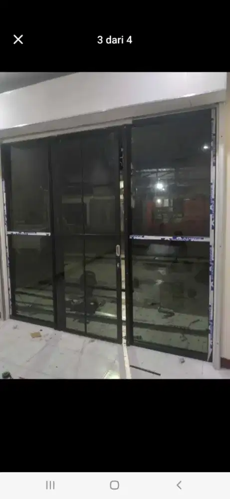 Partisi sekat toko alumunium pintu geser kaca T210cm L27cm hrg 5,9 jt
