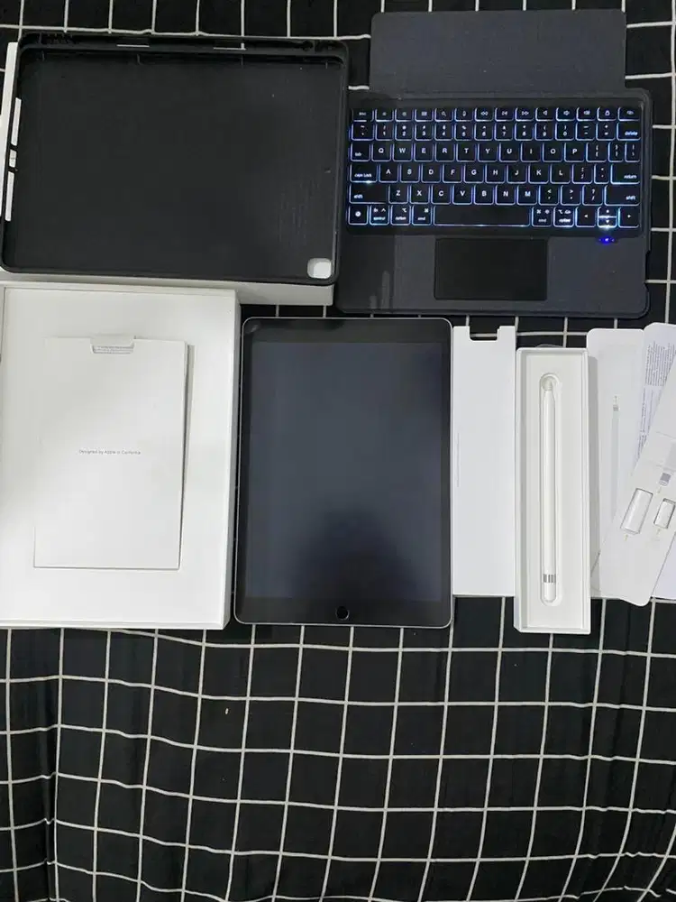ipad 9 64gb + apple pencil + keyboard