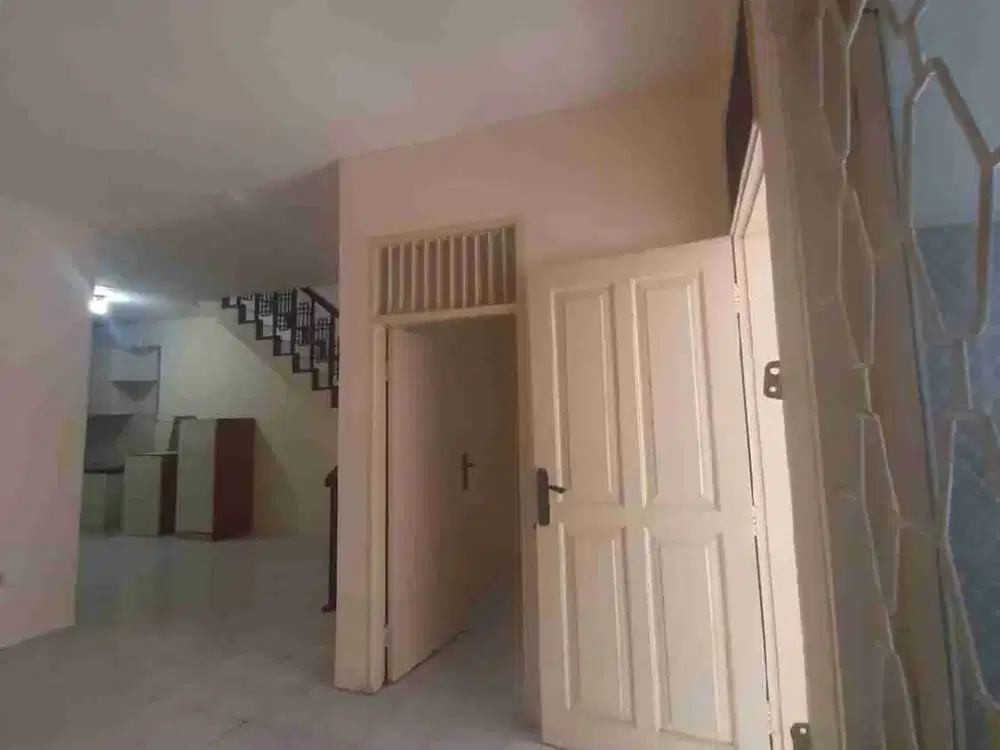 Disewakan Rumah 2,5 lantai,Selesai Renovasi.Sunter Agung.