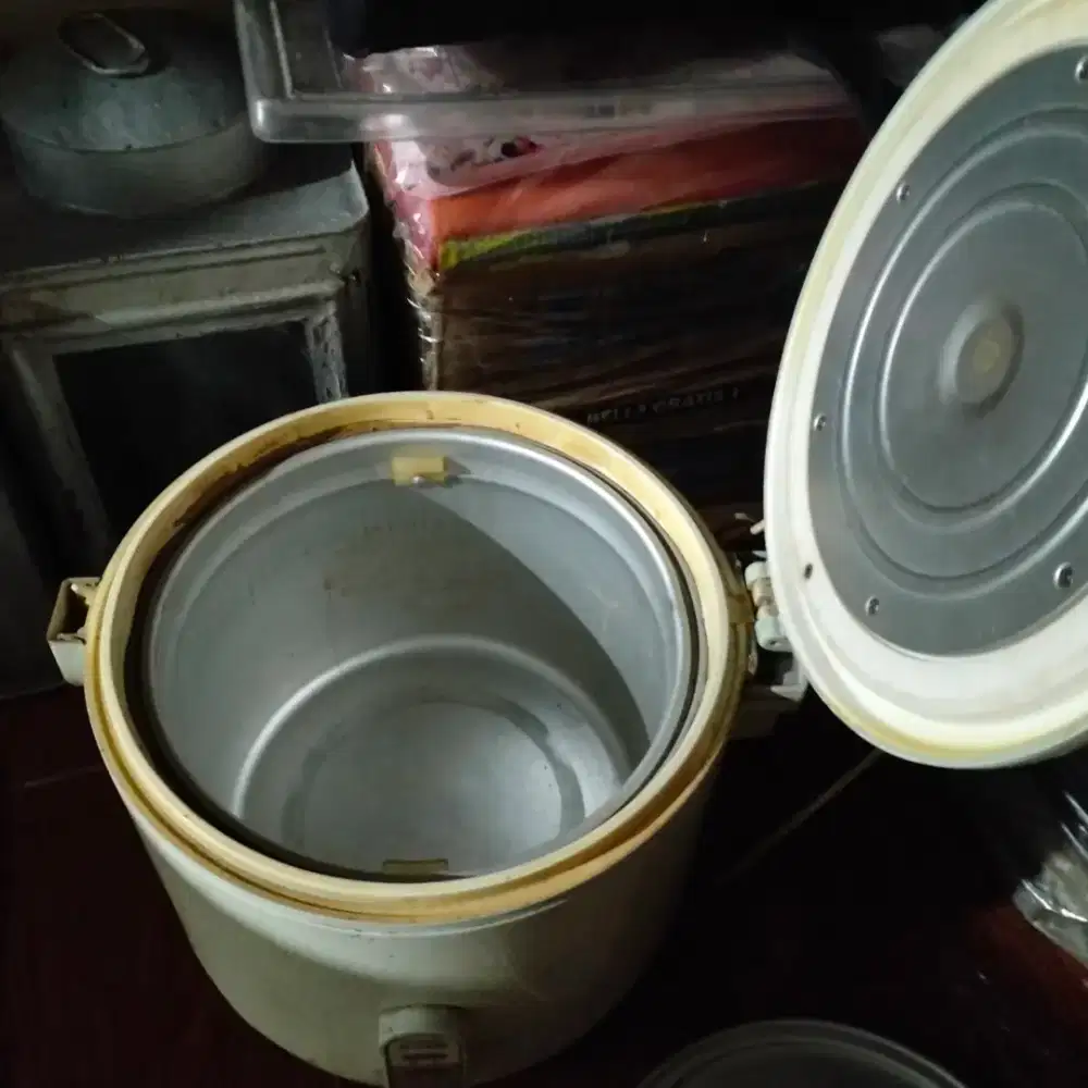 Magicom,kaleng kerupuk, tempat cuci piring