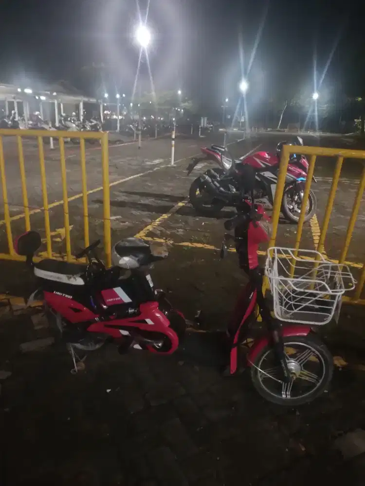 Sepeda listrik united