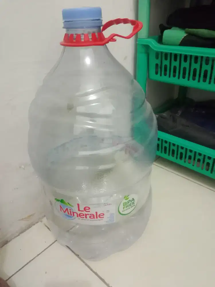 Botol le mineral masih bagus tinggal 1 lagi