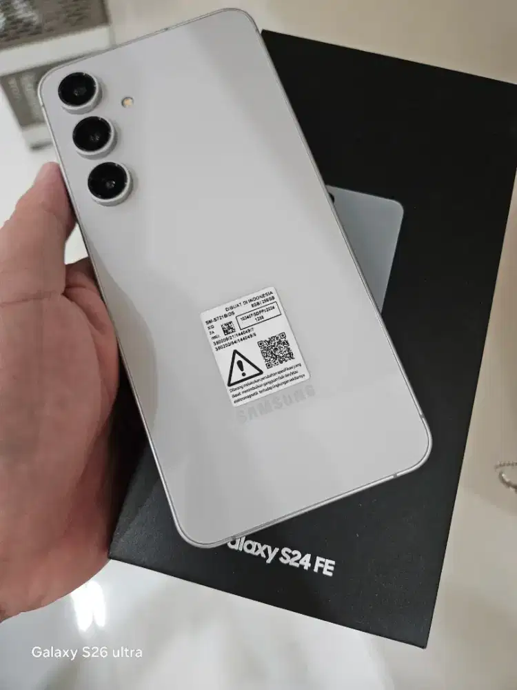 Samsung s24 fe 8/256 like new