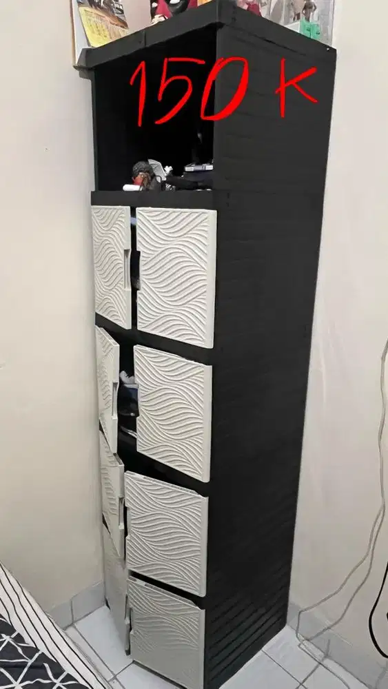 Lemari pakaian plastik