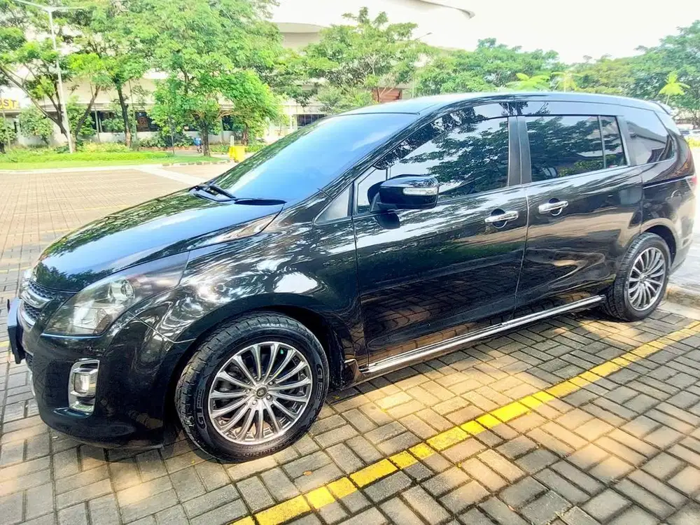 MAZDA 8 TAHUN 2011