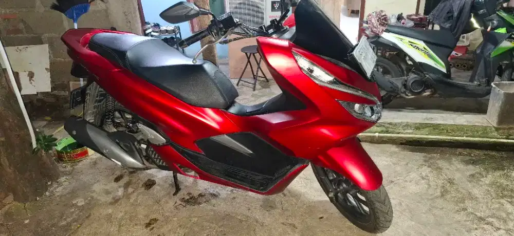 Jual PCX 2020 warna merah. Kilometer low