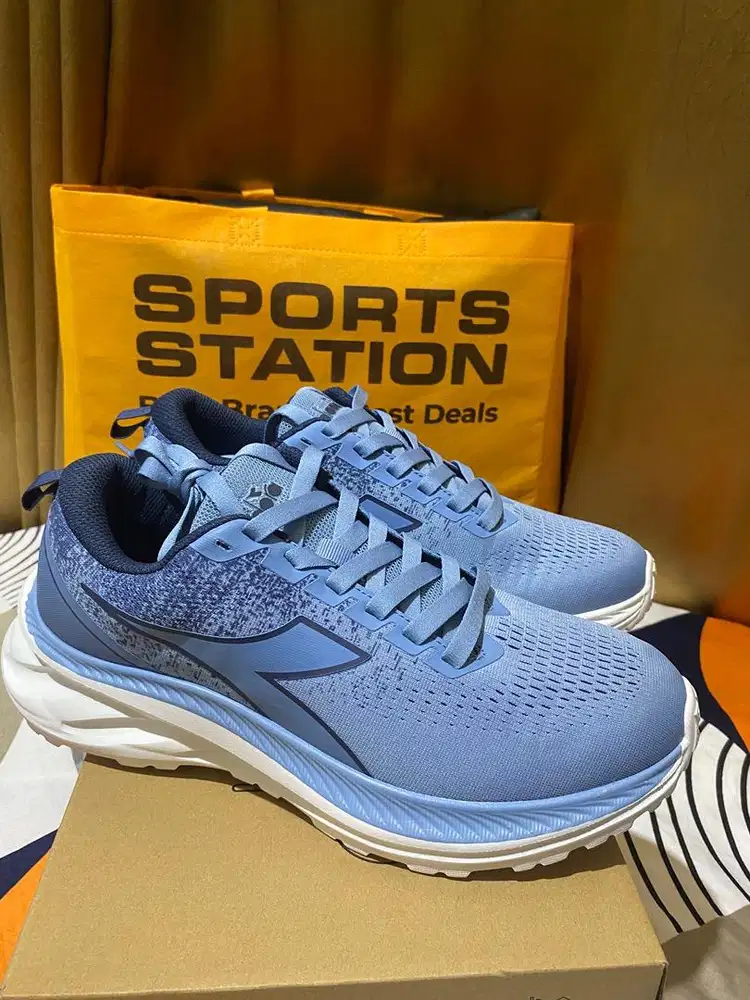 Sepatu diadora running