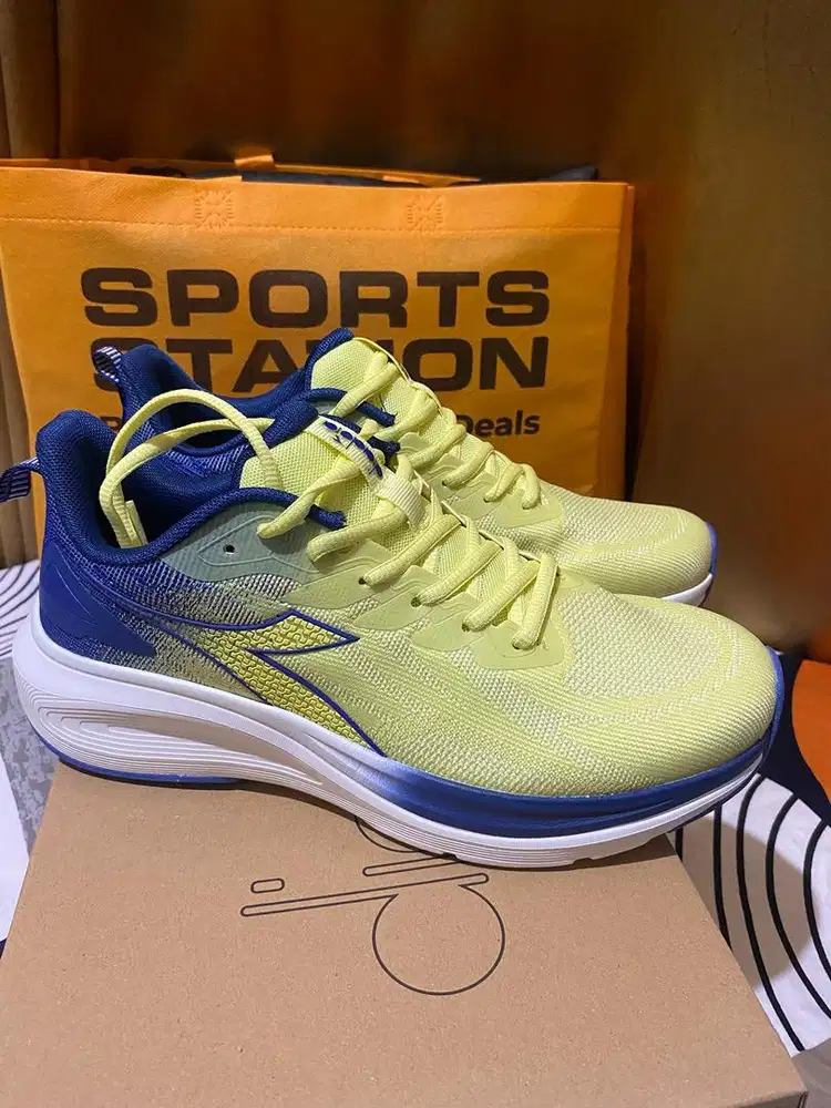 Sepatu diadora running original