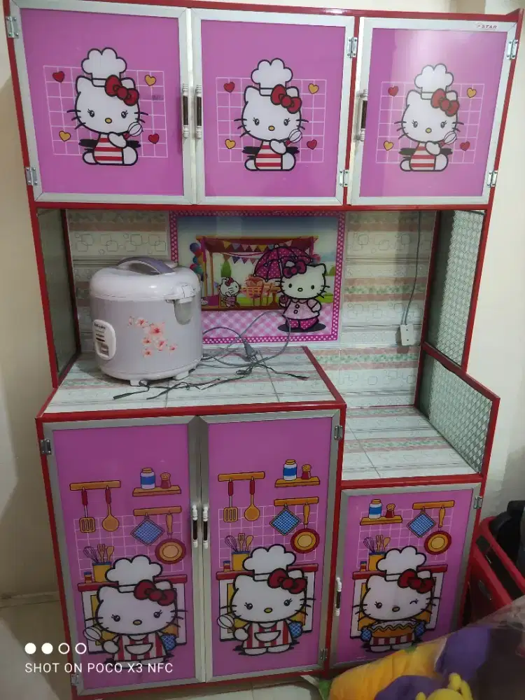 Dijual lemari makan hello Kitty