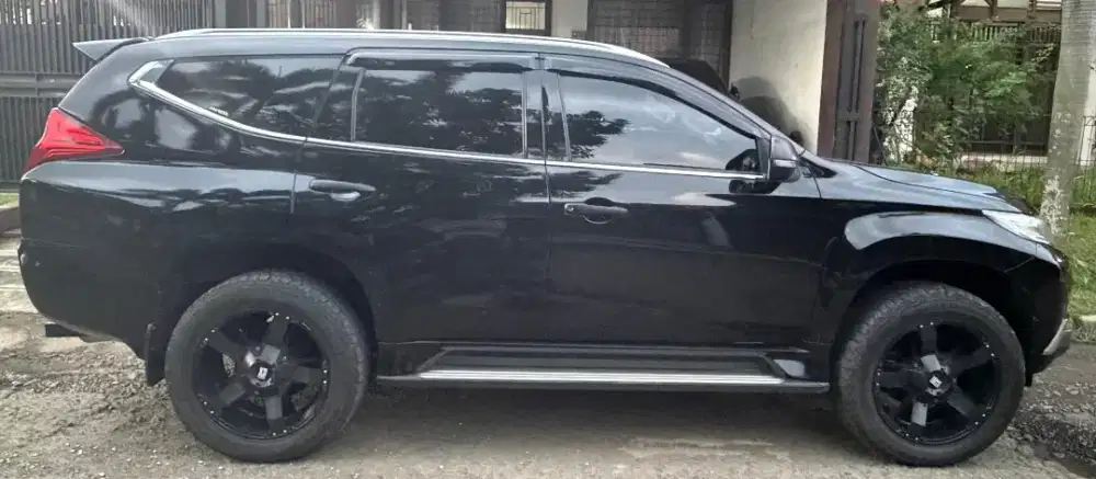 Dijual Cepet utk Pemakai Mitsubishi Pajero Sport Dakar Hitam 2018