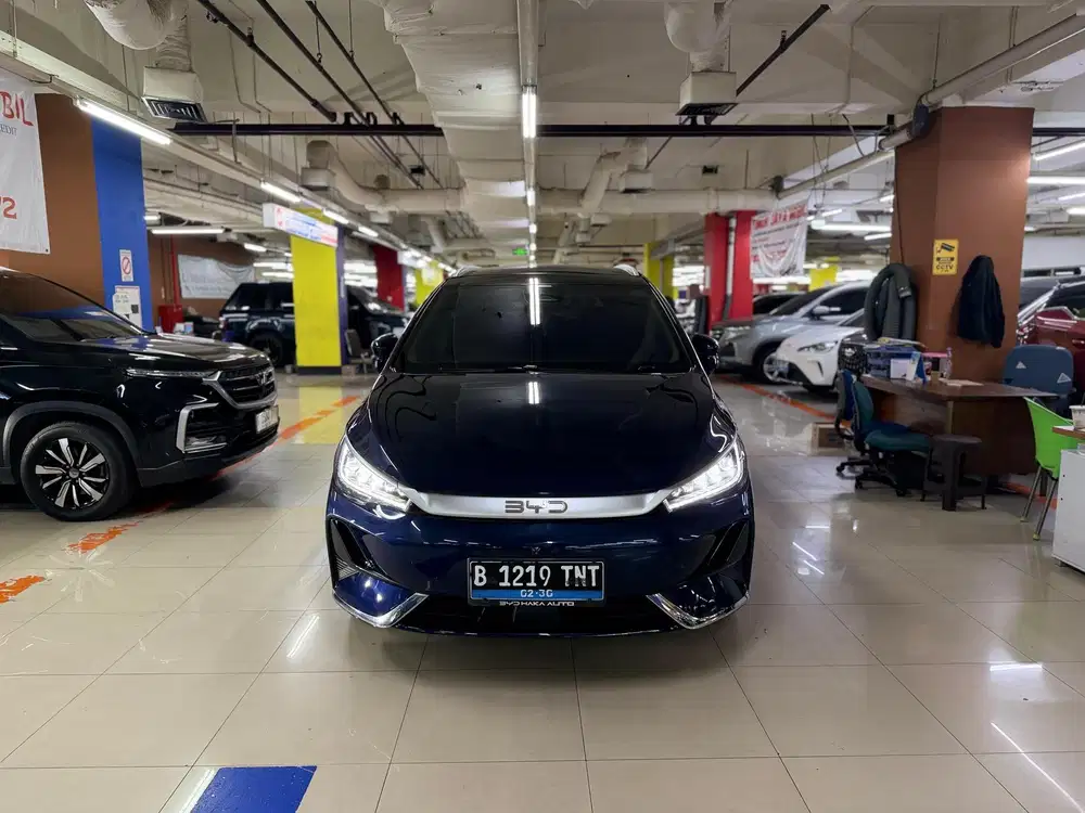 BYD M6 2024 Listrik Biru Superior Captain Seat