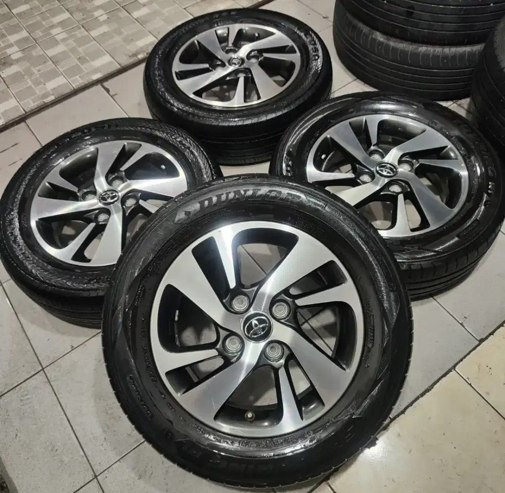 Vleg Toyota Avanza Veloz R15 Original