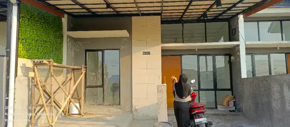 Over kredit perumahan cluster griya Artha Sukasari Depan taman