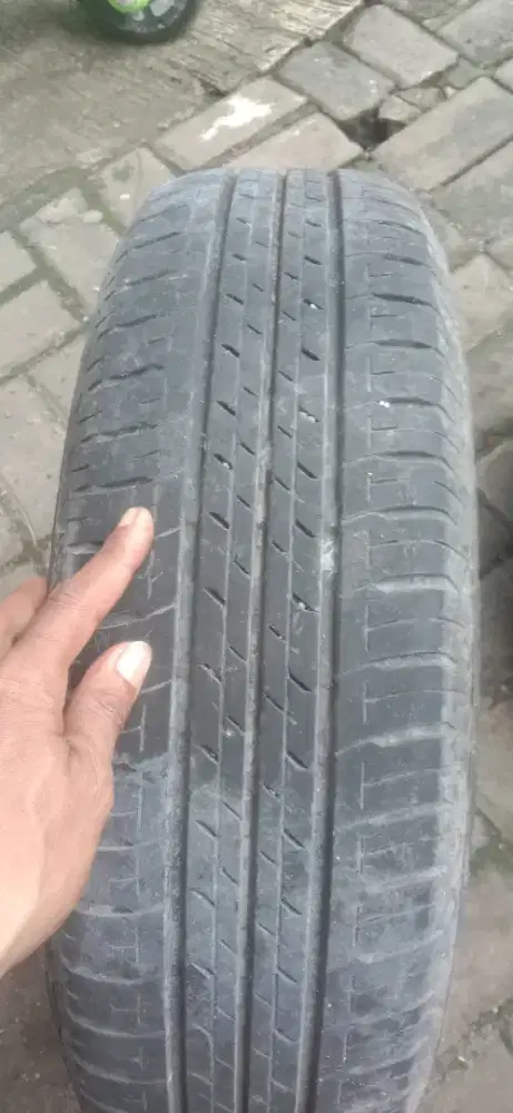 Juai ban Bridgestone ecopia untuk mobil Avanza di jual masih layak pka
