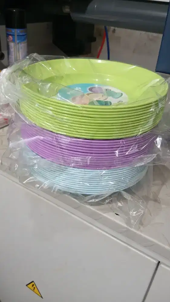 Piring bahan plastik