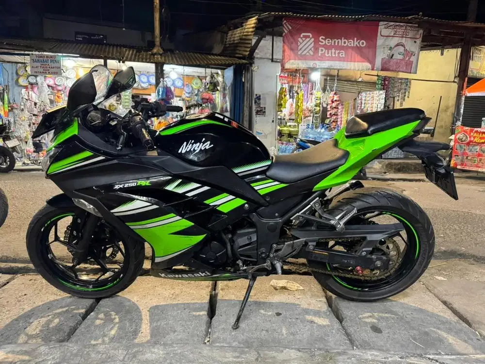 Kawasaki Ninja 250 SE 2 silinder thun 2017 mesin halus jozz siap gas.