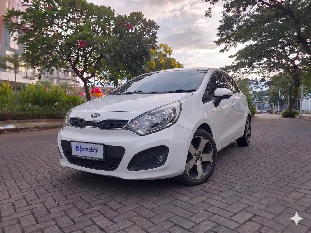 TDP 1 JUTA Kia Rio 1.4 Bensin-AT 2014 Putih CTMFB