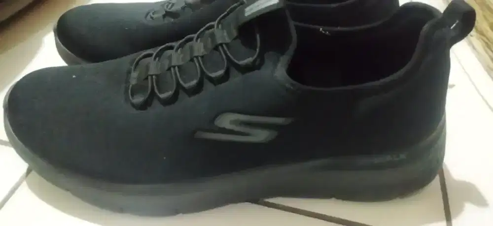 Sepatu Skechers go walk