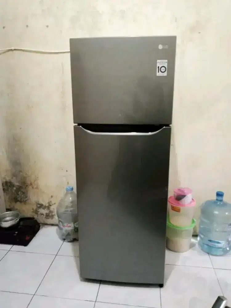 Dijual Kulkas merek LG 2pintu sudh inverter.