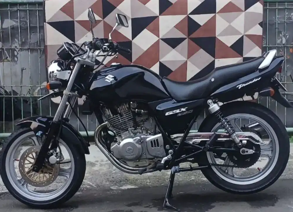 Motor Legend Suzuki thunder 250