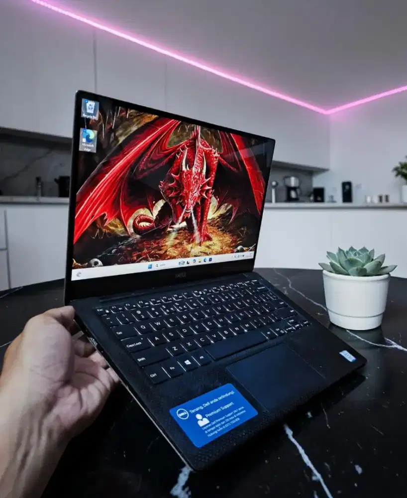 Laptop Slim Dell XPS 13 Core i7 Ram 8Gb/Ssd 512Gb Touchscreen Murah