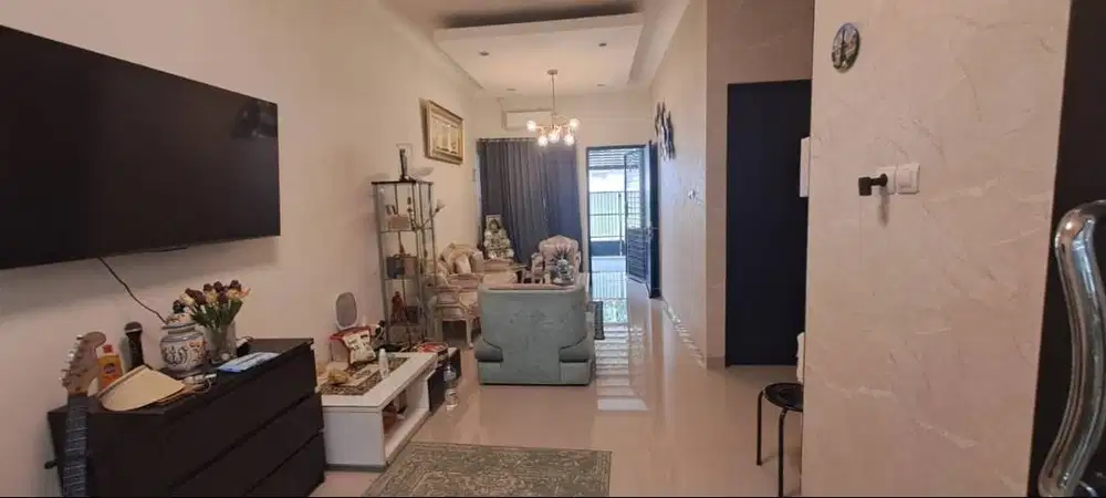 Jual Rumah Strategis 3 lantai. Pondok Kelapa. Jakarta Timur