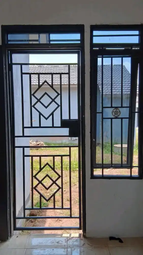 Pintu pengaman minimalis