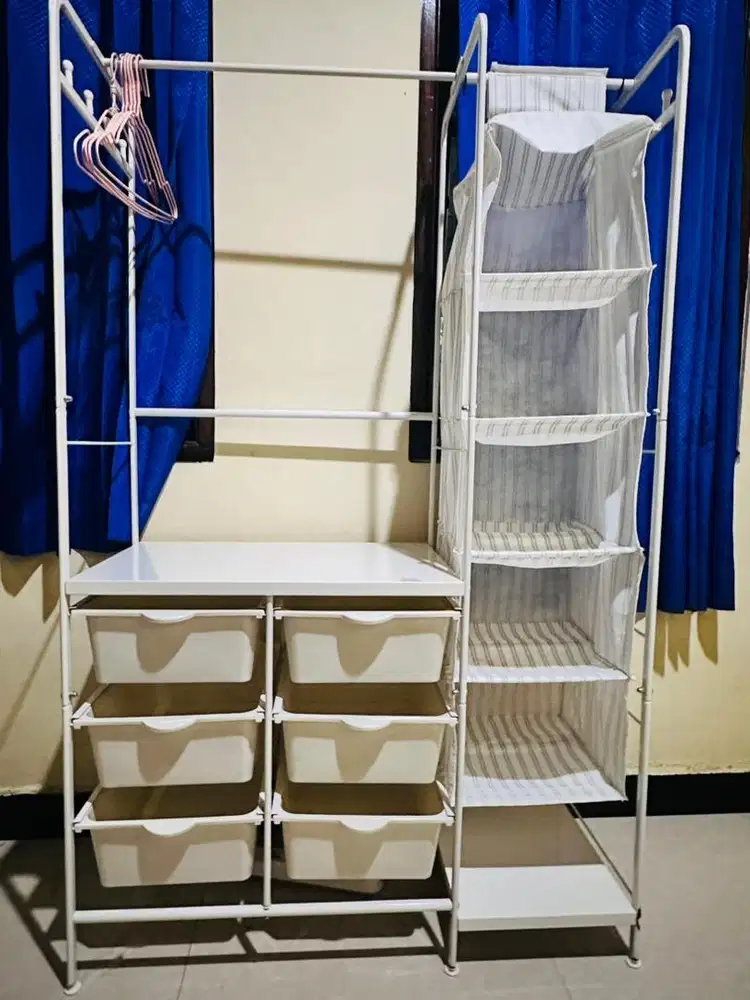 Gantungan baju dengan 6 box cabinet, cabinet sepatu