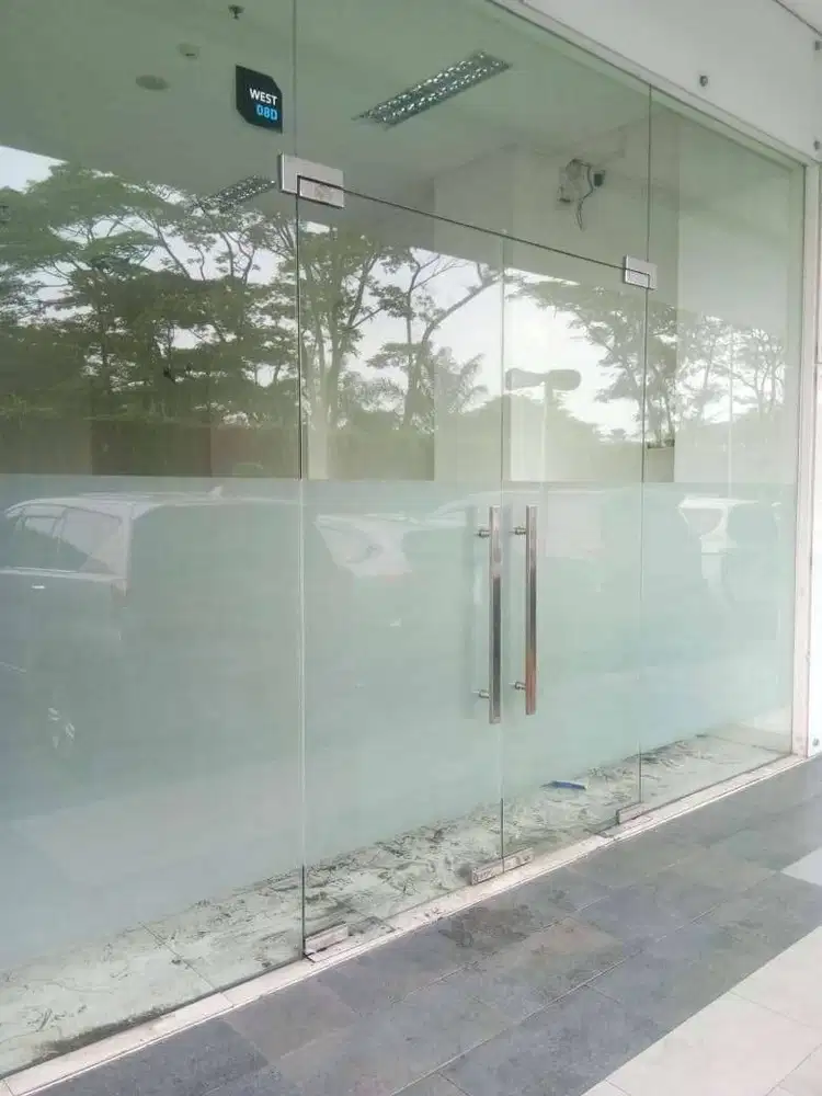 Spesialis pasang kaca film & stiker sandblast gedung dan rumah