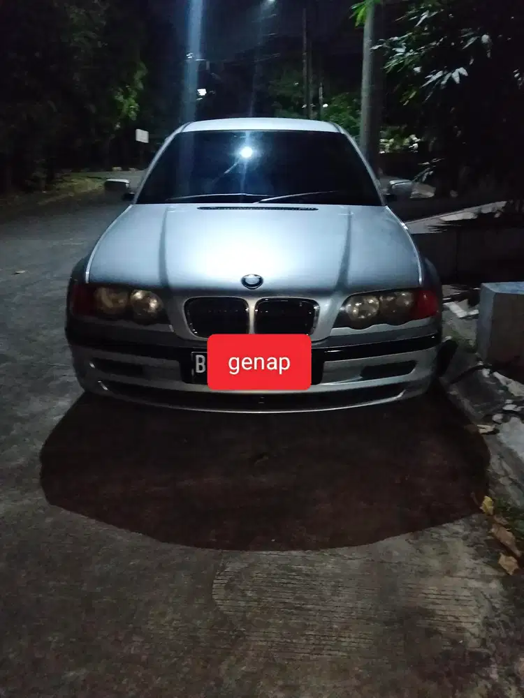 BMW 318i 2000 Bensin