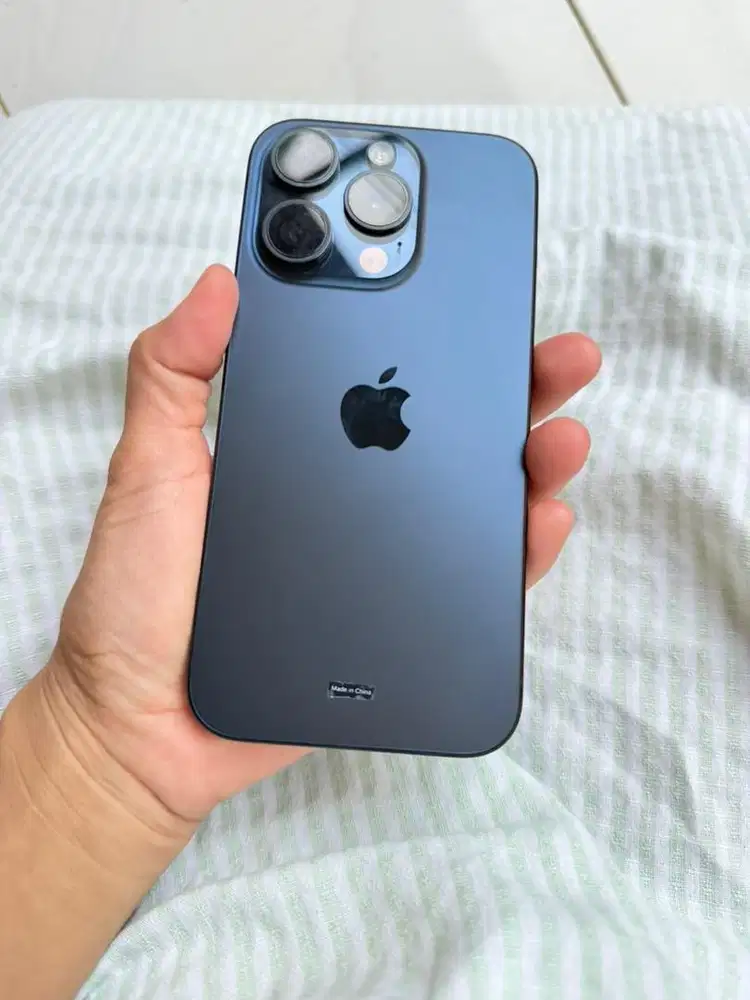 DIjual Iphone 15 Pro 256GB Mulus Garansi IBOX