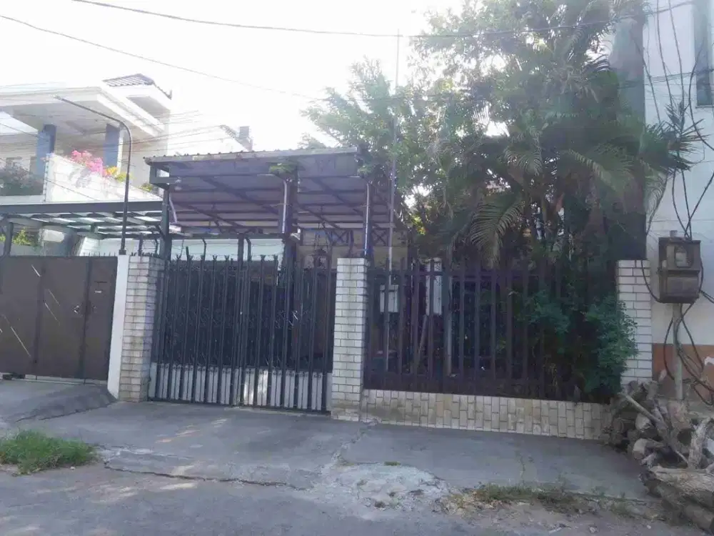 Dijual Rumah 2 lantai di Jl Dr Cipto Surabaya Pusat