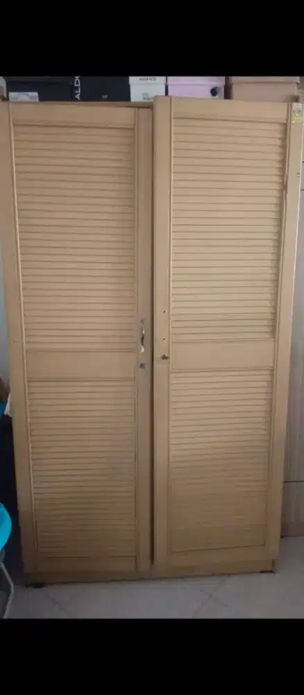 LEMARI PAKAIAN -bekas